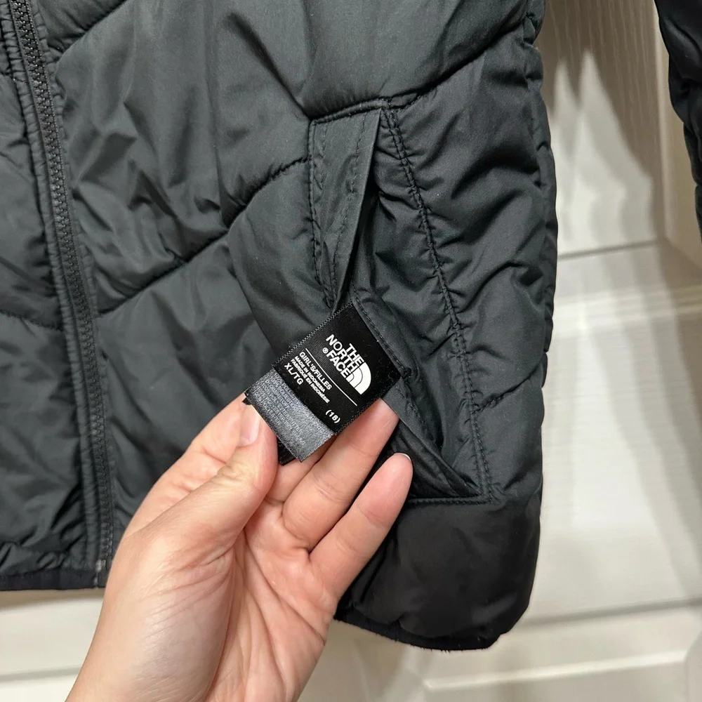 The North Face Girls Reversible Puffer Jacket- Size XL 18